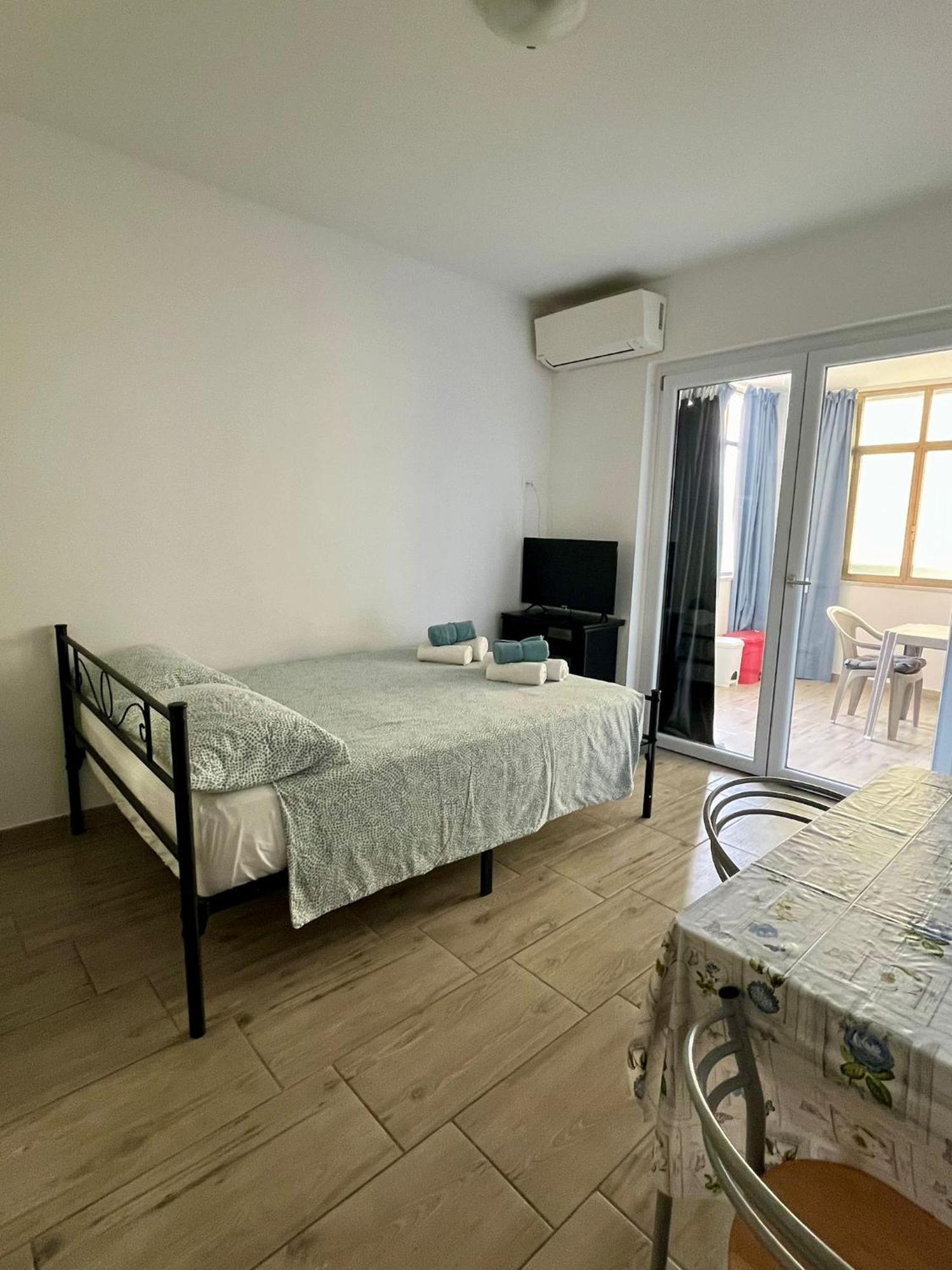 Il Gattino Di Porto - Apt 3 - Monolocale Veranda Piscina インペリア エクステリア 写真
